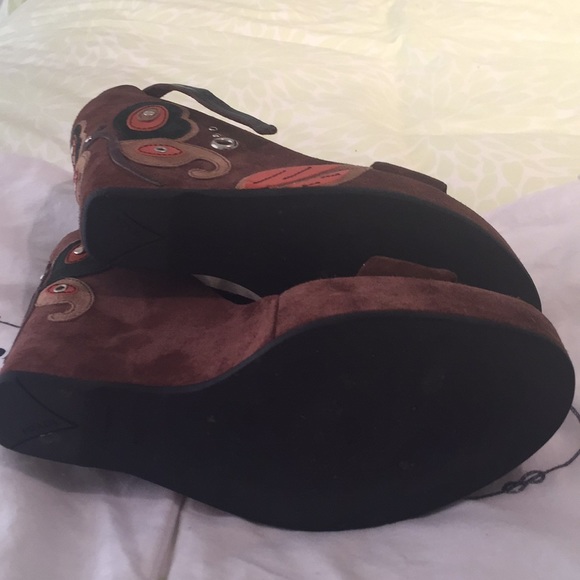 Prada suede wedges - Picture 7 of 8